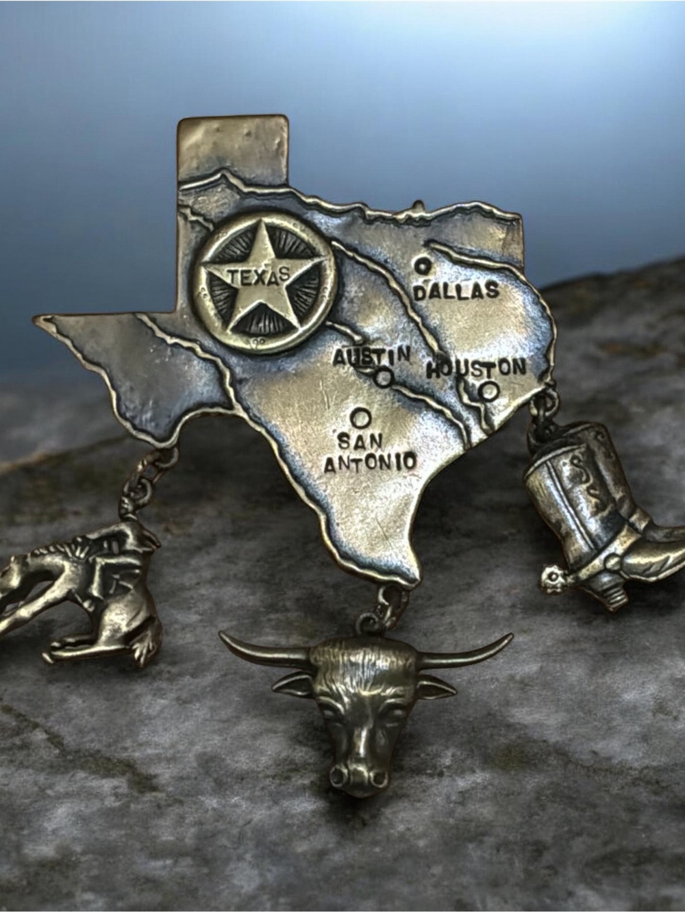 VTG Signed JJ Texas LoneStar Map Brooch/Pin w/Three Charms-Rodeo/Boot/Longhorn